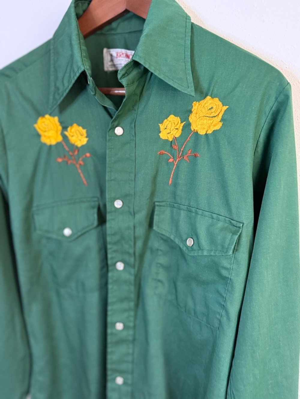 Vintage Bronco Western Shirt Green Embroidered Roses Snap Button M - Picture 2 of 8